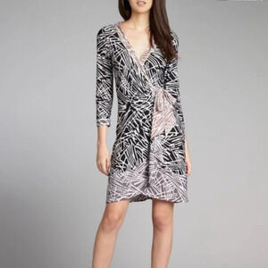 BCBG maxazria black white tan abstract patterned wrap dress long sleeve sm